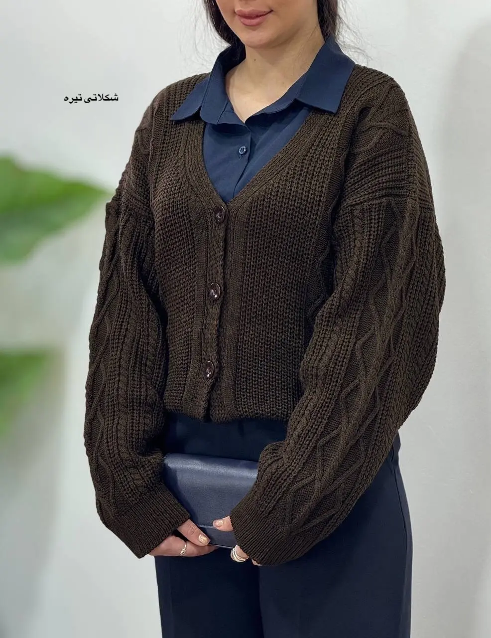 بافت جلو دکمه آرزو